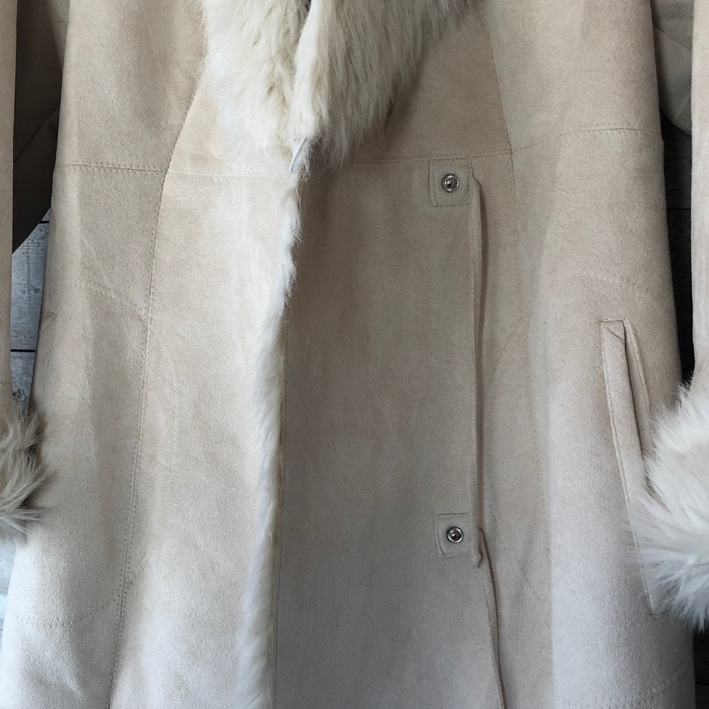 Jones New York full length faux fur coat - Picture 12 of 15